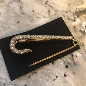 New Gold sparkle brooch.